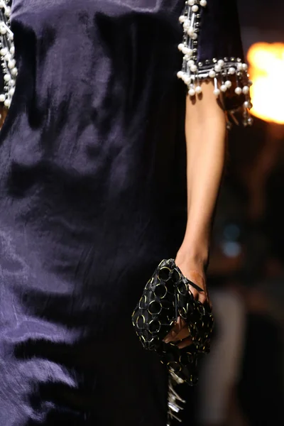 Look 50